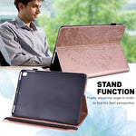 Custodia in pelle flip orizzontale con motivo in rilievo pavone TPU + PU con supporto e slot per carte e portafoglio e funzione sleep / wake-up, For Lenovo Tab M10 Plus TB-X606F