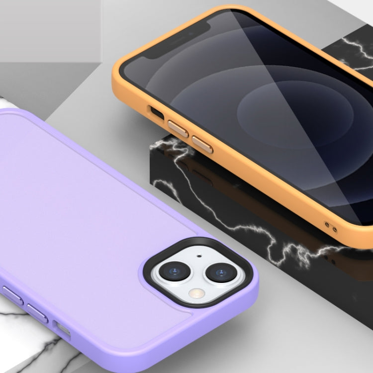 Custodia antiurto satinata traslucida per iPhone 13