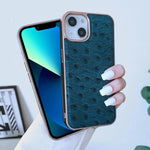 Custodia in vera pelle con texture di struzzo per iPhone 14