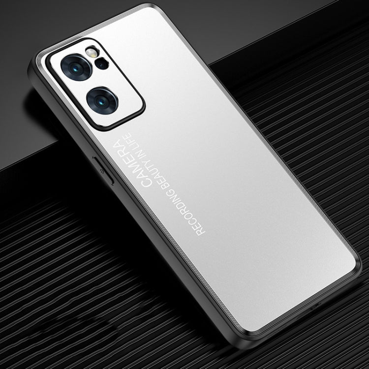 Custodia metallo satinato per OPPO Reno7 Pro e OPPO Reno7 e Reno7, argento