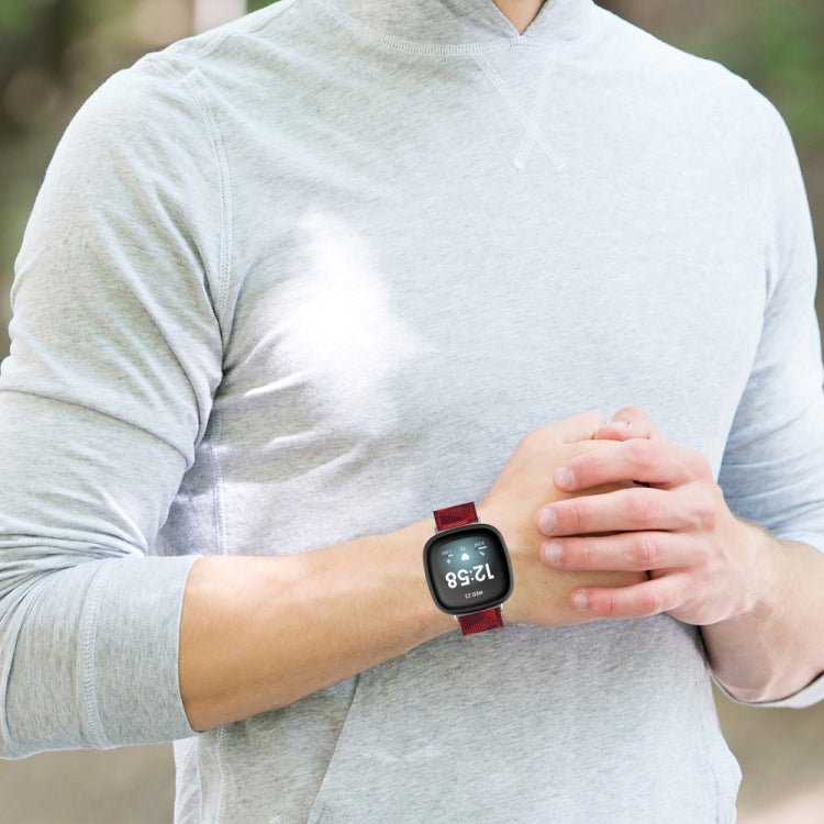 Cinturino nylon intrecciato per Fitbit Versa 4 e Sense 2