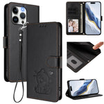 Custodia per telefono in pelle con ciondolo a forma di gatto e cuore in rilievo, completa di cinturino da polso., For iPhone 15 Pro, For iPhone 15 Plus
