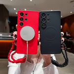 Custodia magnetica in silicone liquido con cordino per Samsung Galaxy S22+ e S22