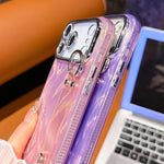 Custodia per telefono in TPU con cinturino da polso e pellicola protettiva per obiettivo, con texture a piuma placcata., For iPhone 17 Pro Max, For iPhone 17 Pro, For iPhone 17, For iPhone Air, For iPhone 16 Pro Max, For iPhone 16 Pro, For iPhone 16 Pl...