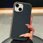 Custodia in silicone liquido effetto pelle per iPhone 15