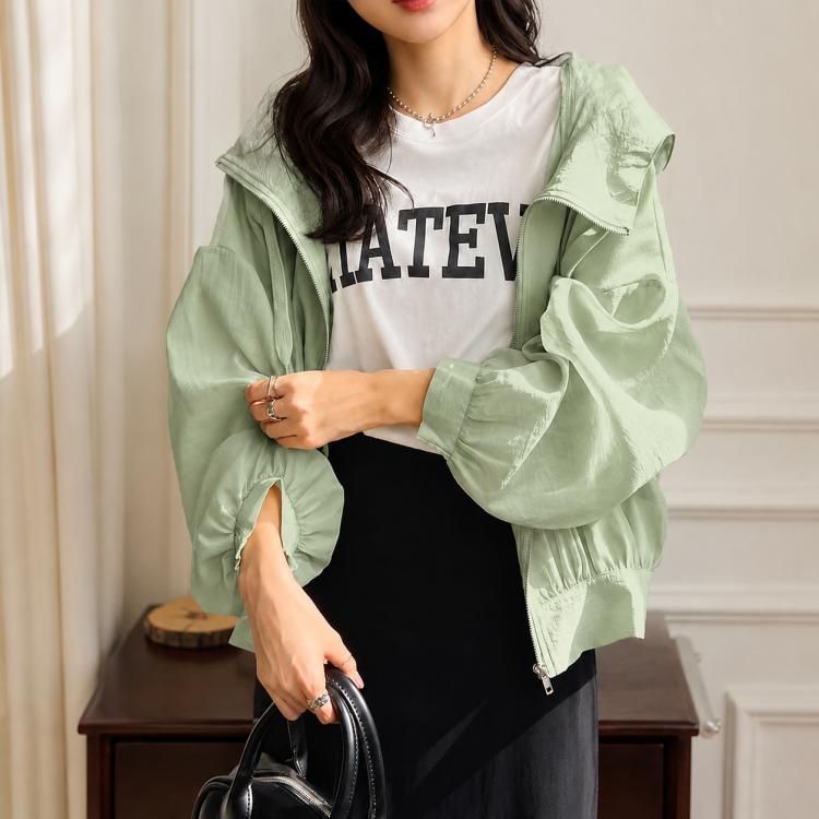 Cappotto donna leggero con cappuccio e protezione solare