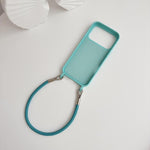 Custodia silicone antiurto con cordino per iPhone 13