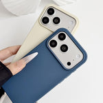 Custodia silicone con cordino per iPhone 13 Pro Max