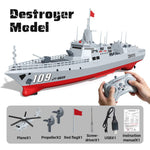 Il modello JJR/C S28 2.4GHz RC Destroyer supporta la funzione di spruzzo d'acqua.