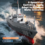 Il modello JJR/C S28 2.4GHz RC Destroyer supporta la funzione di spruzzo d'acqua.