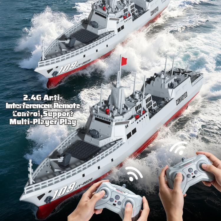 Il modello JJR/C S28 2.4GHz RC Destroyer supporta la funzione di spruzzo d'acqua.