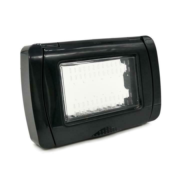 Placca idrobox IP55 3P nera compatibile Living International