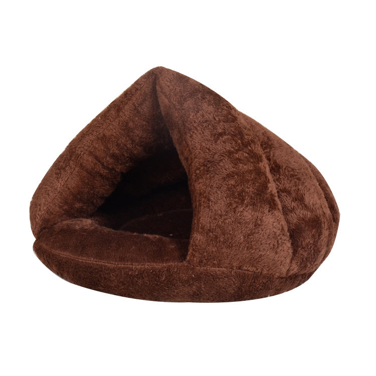 Cuccia triangolare calda per gatti e cani M 40x40x30 cm