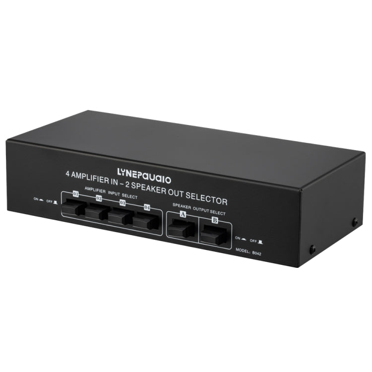 Amplificatore audio 4 ingressi e 2 uscite da 300 W per canale