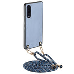 Custodia per telefono con retro in pelle e trama in fibra di carbonio per