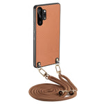 Custodia per telefono con retro in pelle e trama in fibra di carbonio per