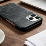 Cover posteriore in ecopelle con chiusura magnetica per iPhone 13