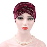 Cappello impilabile con turbante e strass in pleuche