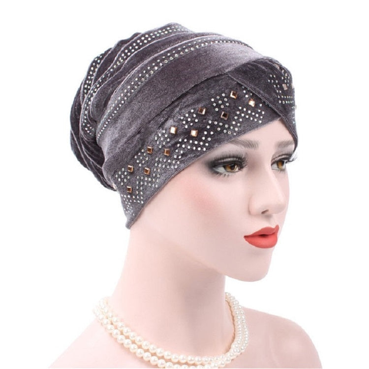 Cappello impilabile con turbante e strass in pleuche