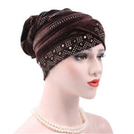 Cappello impilabile con turbante e strass in pleuche