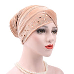 Cappello impilabile con turbante e strass in pleuche