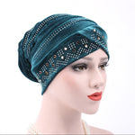 Cappello impilabile con turbante e strass in pleuche