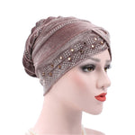 Cappello impilabile con turbante e strass in pleuche