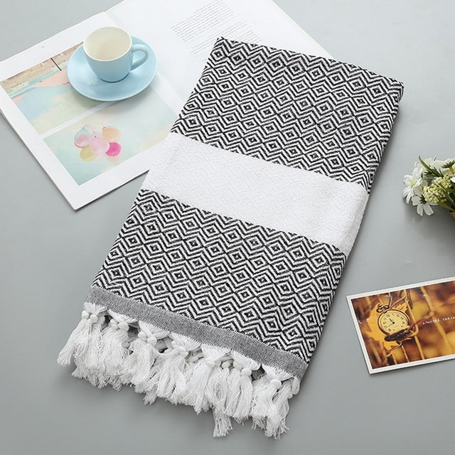 Asciugamano da bagno in cotone a righe con nappe