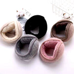 Cappello invernale unisex con paraorecchie in pelliccia di conigl