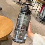 Borraccia sportiva 2000 ml con cannuccia e chiusura ermetica