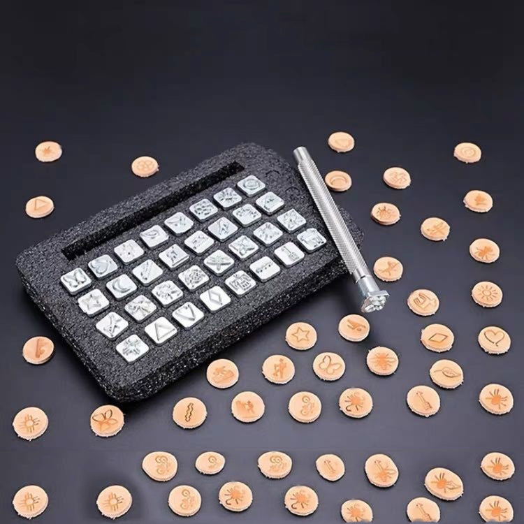 Strumenti per intagliare pelle 32 punzoni stile indiano