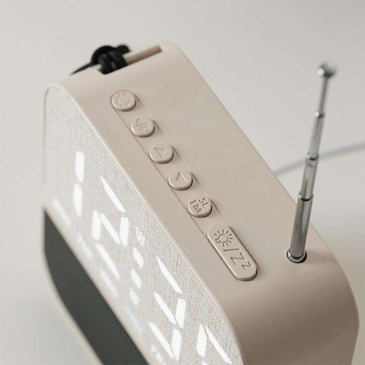 Radiosveglia FM digitale a LED con doppio allarme e funzione snooze.