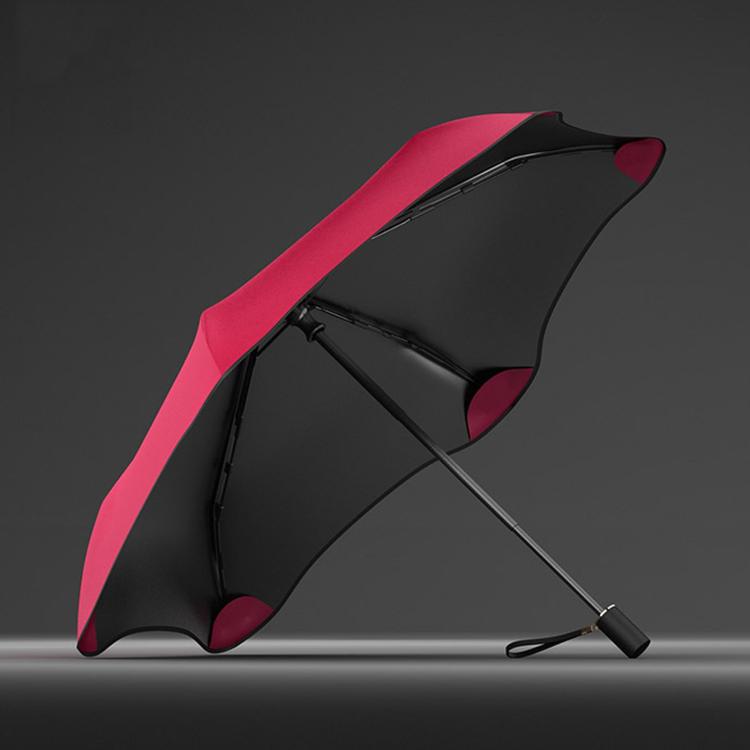 Ombrello pieghevole OLYCAT a tre sezioni con rivestimento nero, manuale, ideale per sole e pioggia.