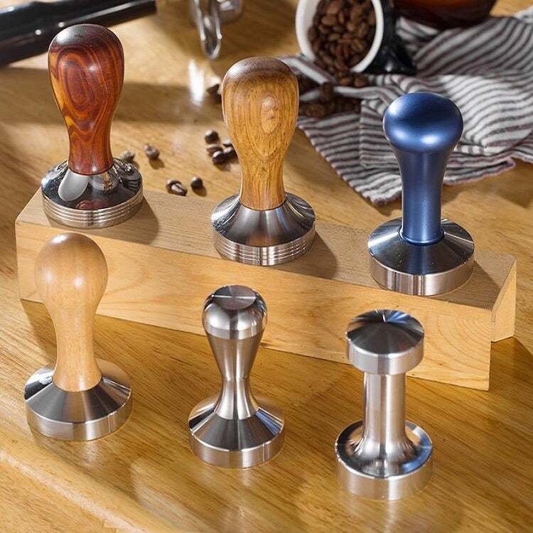 Polvere di caffè integrata con manico in legno massello 12cm
