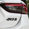 Adesivi decorativi personalizzati in metallo 3D modello R32 per auto, dimensioni: 10,5 x 3 x 0,5 cm (Nero)