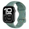 Per Apple Watch Series 10 46mm Hole Style Butterfly Buckle Camouflage Silicone Watch Band (verde pino)