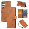Custodia in pelle con 3 slot per carte di credito e motivo a fiori di rosa per Samsung Galaxy S25 Ultra 5G (marrone)