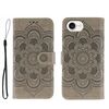 Custodia in pelle con stampa mandala solare per iPhone 16e (grigio)