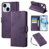 Custodia in pelle con 3 scomparti per carte di credito e motivo a rose in rilievo per iPhone 15 (viola scuro)