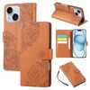 Custodia in pelle con 3 slot per carte di credito e motivo a rose in rilievo per iPhone 15 Plus / 14 Plus (marrone)