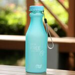 Bottiglia di soda portatile in plastica a prova di gelo da 550 ml sigillata Bottiglia per bevande pratica per studenti semplice (blu)