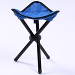 Escursionismo Outdoor Campeggio Pesca Sgabello pieghevole Sedia triangolare portatile Carico massimo Sedia pieghevole 100 kg Dimensioni: 22 x 22 x 31 cm (blu)