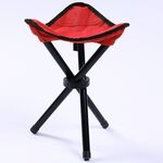 Escursionismo Outdoor Campeggio Pesca Sgabello pieghevole Sedia triangolare portatile Carico massimo Sedia pieghevole 100 kg Dimensioni: 22 x 22 x 31 cm (rosso)