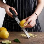5 PCS Portable Rettangolo Grattugia per formaggio in acciaio inossidabile Strumenti Chocolate Lemon Fruit Peeler (confezione in sacchetto di PP)