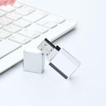 2 PCS Crystal Flash Light Emitting USB 2.0 Flash Drive Car Music USB Flash Drive, capacità: 16G (1000 Music + 110 MV)