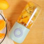 Spremiagrumi per uso domestico con ricarica elettrica multifunzione Mini portatile USB Juicer (verde)