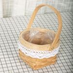 2 cesto di fiori con composizione floreale in trucioli di legno, stile: fondo quadrato con bocca tonda
