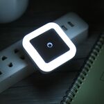 Luce notturna di controllo del sensore di luce a LED 110 V-220 V, spina americana