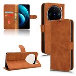 Custodia per telefono in pelle con vibrazione magnetica Skin Feel per vivo X100 Pro (marrone)