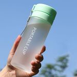 Tazza sportiva da esterno di grande capacità Tazze da tè portatili a prova di perdite in plastica satinata, colore: verde satinato da 600 ml